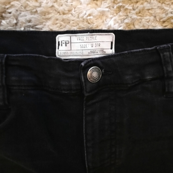 Free People | Distressed Raw Hem Black Skinny Jeans Size 31 - Picture 8 of 9